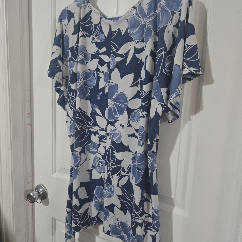 Brittany Black Blue & White Floral Short Sleeve Tunic Top – Women’s 2X - Picture 4 of 4